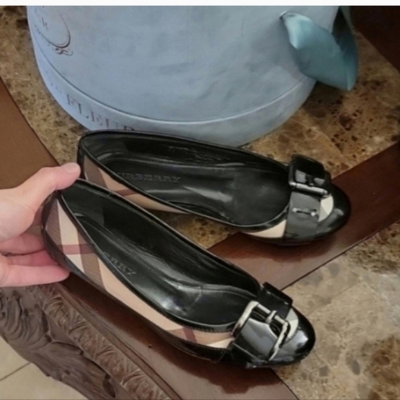 Authentic Burberry shoes size 6 - Picture 1 of 6